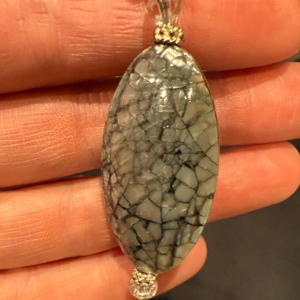 Elegant Vintage Abalone Pendant Necklace with Crystal Beads - Picture 10 of 16